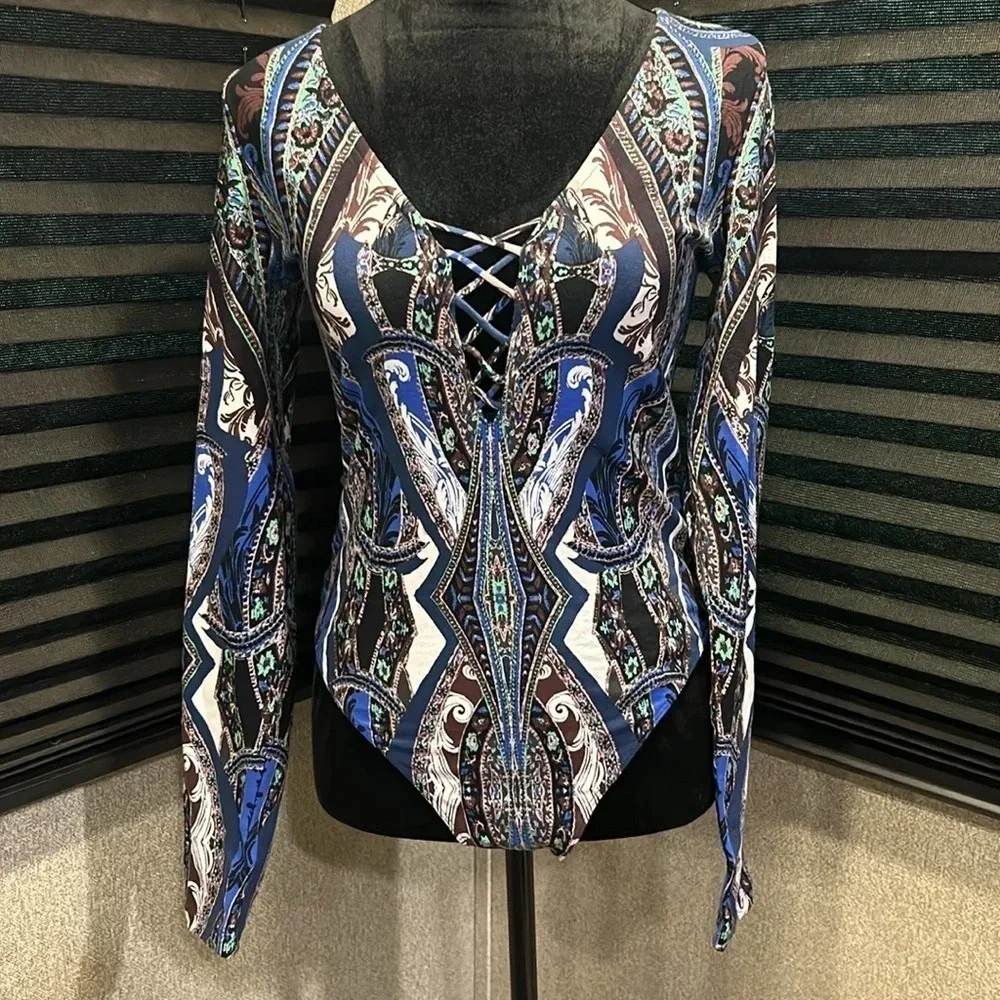 Free People Women’s LS  Lace-Up Scoop Neck Blue Paisley Bodysuit Size Medium NWT